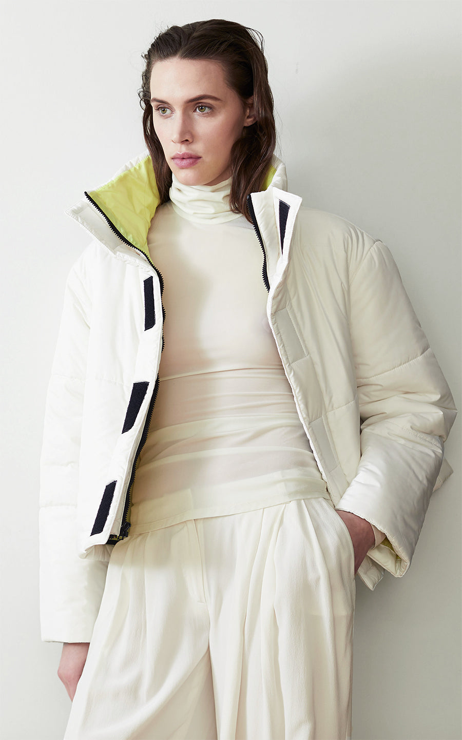 REVERSIBLE CROPPED SUSTAINABLE DOWN COAT